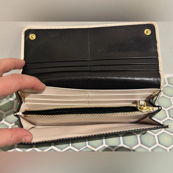 Prada Black Leather Trifold Continental Wallet with White Lip Appliques - Picture 6 of 6